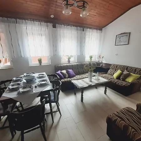 Jutta Vizkoezeli Nyaralo