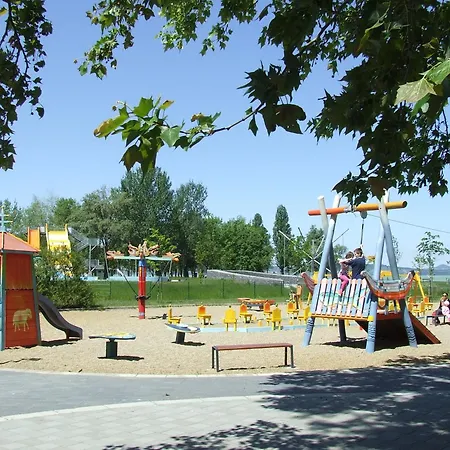Jutta Vizkoezeli Nyaralo * Balatonboglár